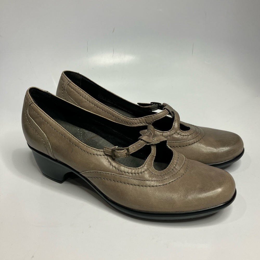 Clarks leather pumps comfort shoes size 8